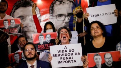 对于英国记者菲利普斯与巴西原住民专家佩雷拉的失踪案，示威者周三聚集抗议巴西总统博索纳罗政府与巴西政府原住民基金会（FUNAI）主席，调查进度缓慢。（图取自路透社）
