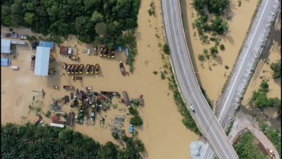 柔州政府耗资1亿7280万令吉，在昔加末县展开首期防洪计划，成功减少灾黎人数。（图取自面子书）