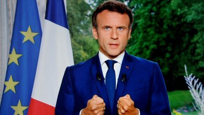 法国总统马克龙当地时间周三晚，首次就国会选举结果发表全国电视讲话，但各大反对党显然不买账。（图取自法新社）