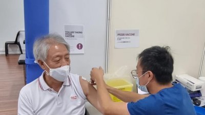 张志贤周六已接种第四剂冠病疫苗。（照片取自张志贤面子书）