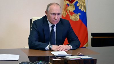 俄罗斯总统普京周四对安全委员会发表讲话，声称他的军事行动正按照计划进行。（图取自俄罗斯卫星通讯社/克里姆林宫/路透社）