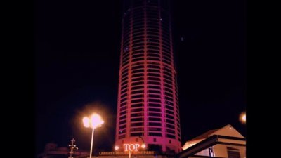 作为槟城著名地标的光大摩天楼，配合国际妇女节的到来，亮起了紫色灯光至3月杪。