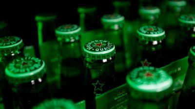 荷兰酿酒大厂喜力啤酒周一决定退出俄罗斯，并转让所有权。（档案照取自路透社）