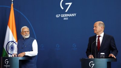印度总理莫迪和德国总理肖尔茨当地时间周一，出席联合记者会。（图取自路透社