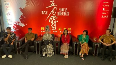张吉安（左）新作品《五月雪》将在明年6月后上映，电影的首映将会在槟城进行。

