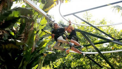 槟城直落巴巷“世外逃园”（ESCAPE）主题公园再创纪录，推出世界上最长的1135公尺过山溜索（zip coaster）。
