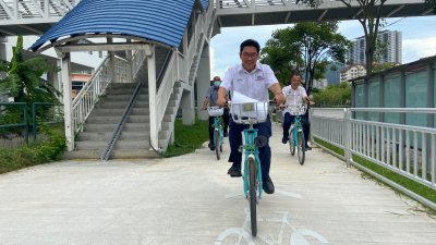 峇央峇鲁步行城市计划已完成第一阶段，槟岛市政厅秘书拉詹德兰表示，全程长达10公里的行人及脚车专用步道，料将于2023年中完成。

