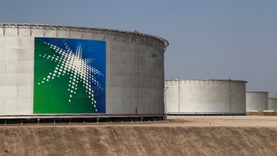 全球油价飙升，沙特阿美石油公司首季利润大幅攀升。图为沙特阿美石油公司在布盖格油田的石油设施。（路透社档案照）