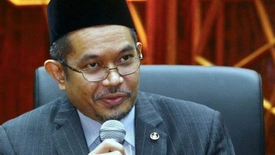 阿菲菲辞霹雳州苏丹宗教事务顾问一职。（图取自Perak Press面书专页）