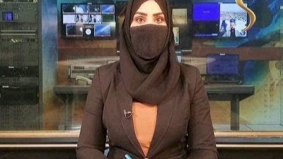 塔利班要求阿富汗电视广播公司当地电视台的女性节目主持人，在播出时必须将脸遮住。（图取自推特）