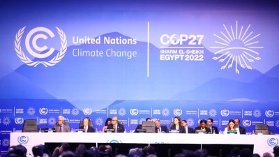 联合国气候变化纲要公约第27次缔约方会议（COP27）上周日在埃及沙姆沙伊赫国际会议中心登场。（图取自法新社）