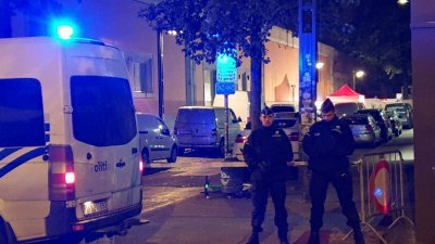 两名比利时警员周四在首都遇袭，案发地点在事后遭警方封锁。（路透社）