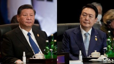 正在印尼巴厘岛出席20国集团（G20）峰会的中国国家主席习近平（左）与韩国总统尹锡悦，将于周二下午5时举行正式会谈。（图取自路透社）