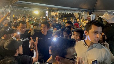 MUDA选前在麻坡最后一场政治讲座获选民踊跃响应，场面热络。