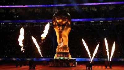 2022世界杯足球赛正式开幕，主办国卡塔尔斥巨资举办开幕式，并希望将全球媒体的目光集中在足球而非过去人权纪录不佳，但主流媒体似乎不太买帐。（路透社）

