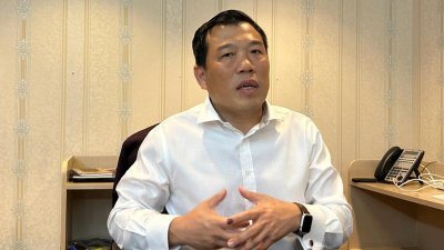 罗思义在接受媒体专访时表示，霹州将与由希盟执政的槟城和雪兰莪州政府商谈，在经济发展有关的事务展开合作。