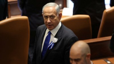 以色列候任总理内塔尼亚胡于11月15日，在耶路撒冷出席第25届国会宣誓就职仪式。（Abir Sultan/Pool/路透社）
