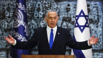 内塔尼亚胡在以色列总统授权他组建政府的仪式上发言。（路透社）