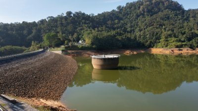 截至周二，亚依淡水坝的蓄水量为68.9%，而槟州供水机构必须确保在12月来临之际，亚依淡水坝蓄水量达到至少90%，才足以应付明年的旱季。