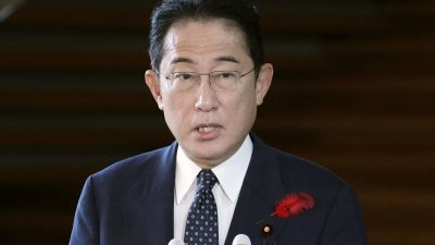 日本首相岸田文雄周三在日本东京的官邸，针对朝鲜向日本试射导弹向媒体发表讲话。（图取自路透社）