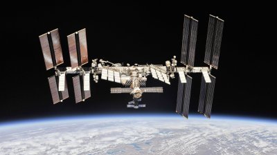 在低地球轨道上运行的国际太空站。（图取自美国太空总署网站）