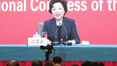 中共中央对外联络部副部长沈蓓莉周四在中共二十大的记者招待会回答记者提问。（图取自中新社）
