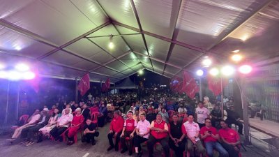 柔佛希盟在宣布大选后，首次到峇株巴辖举行政治讲座，吸引约400人出席。