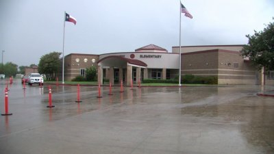 美国得克萨斯州科珀斯克里斯蒂市的一所小学，当地时间周三传出4岁学童携带一把上膛的手枪上学的骇人事故。（图翻摄自KRIS 6 News）