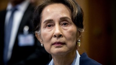 缅甸原国务资政昂山淑姬周五被判选举舞弊罪名成立，并判处3年徒刑和劳改。（法新社档案照）