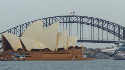  图为澳洲著名地标，悉尼歌剧院和悉尼海港大桥。（图取自法新社）