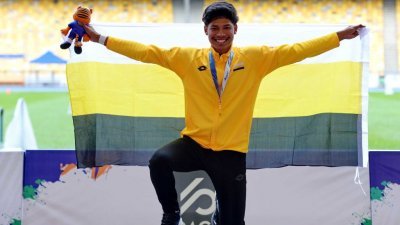 大马新飞人阿齐姆在在昨日男子100米项目成功冲刺金牌，并实现了他在霹雳州的主要目标。