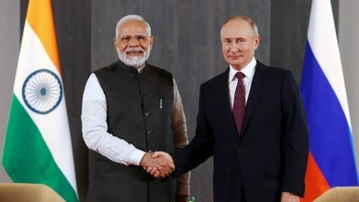 印度总理莫迪和俄罗斯总统普京在乌兹别克会面。（图取自俄罗斯卫星社/路透社）