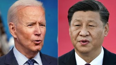 美国总统拜登（左）在周日播出的访问中称，他告诫过中国国家主席习近平，违反对俄罗斯的制裁会是“大错特错”。（法新社档案照）