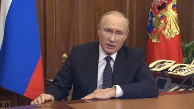 俄罗斯总统普京周三在莫斯科，就俄乌军事冲突发表全国电视讲话。（图取自俄罗斯总统新闻办公室/克里姆林宫/路透社）