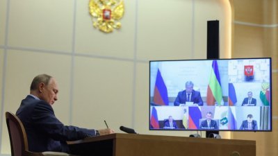 俄罗斯总统普京当地时间周二在在索契，通过视讯主持农业会议。（图取自俄罗斯卫星通讯社/法新社）