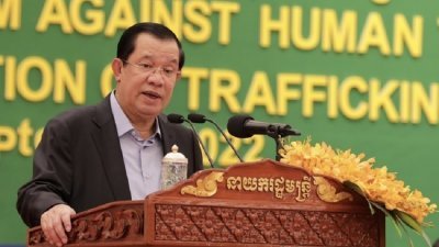 柬埔寨首相洪森周四在全国打击人口贩运宗教论坛上讲话。（图取自柬中时报）
