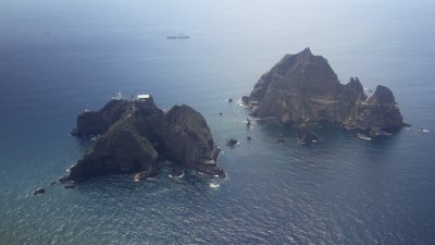 韩国称为独岛，而日本称为竹岛的偏远岛屿，坐落在韩国称为东海，而日本称为日本海的水域中。（图取自法新社）