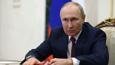 俄罗斯总统普京周四在莫斯科开线上会议。（图取自俄罗斯卫星社/路透社）