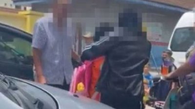 警方澄清日前在威北甲抛峇底一所小学前并没发生掳人绑架案，而是离婚夫妻争夺子女案！