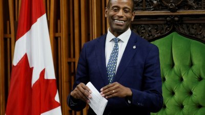 来自魁北克的众议员弗格斯成为加拿大史上首位国会众议院黑人议长。（图取自路透社）