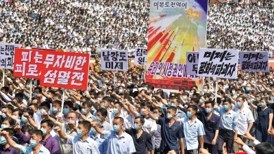 朝鲜在6月25日动员大批平壤民众，参与一场谴责美国的大规模集会。（图取自朝中社/路透社档案照）