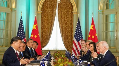 美国总统拜登与中国国家主席习近平上周三，在美国三藩市斐洛里庄庄园举行了一年来的首次面对面会晤，美中双方在会后都正面评价会谈成效。（图取自路透社）
