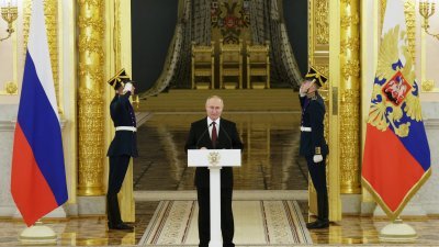 俄罗斯总统普京当地时间周一，在莫斯科克里姆林宫接受21国新任驻俄大使递交国书仪式上致辞。（图取自俄罗斯卫星通讯社/路透社）　　
