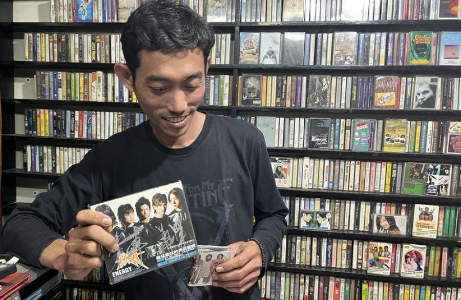 印尼年轻人疯怀旧二手唱片行收藏F4和Energy专辑| 国际| 東方網馬來西亞 