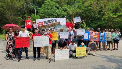 丹绒武雅居民再次举海报，促槟州政府信守当初承诺，兴建沿海公园。