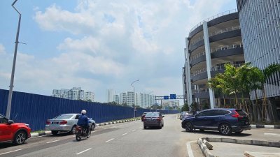 三井名牌城的位置，预料位于槟城机场多层停车场前空地。