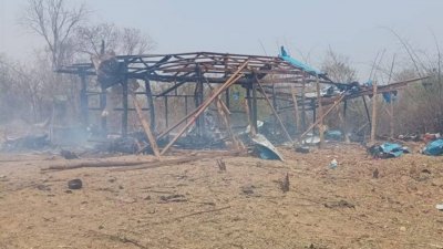 缅甸军政府对实皆省甘勃卢镇帕辛基村的反抗组织展开空袭，当地的设施遭到炸毁。（图取自网络）