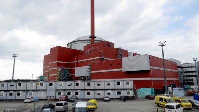 2017年8月17日，当时仍在建设中的芬兰奥尔基卢奥托岛核电厂3号核反应堆外观。（图取自路透社档案照）