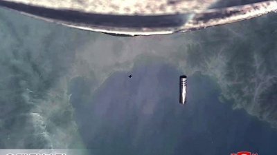 朝鲜安装在新型“火星炮-18”洲际弹道导弹（ICBM）上的摄像机，于13日拍摄了第2阶段分离场景。朝鲜本月14日表示，成功试射一枚固体燃料洲际弹道导弹，官方媒体称这是朝鲜核反击能力的重大突破。（图取自朝中社/法新社）