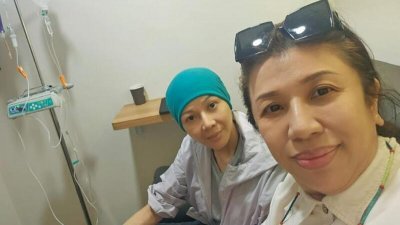 刘玲玲（右）透露，刘心玲（左）的癌症指数有下降一些。